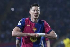 波媒：莱万无意离开巴萨并对现状感到满意，已为新赛季做好了准备